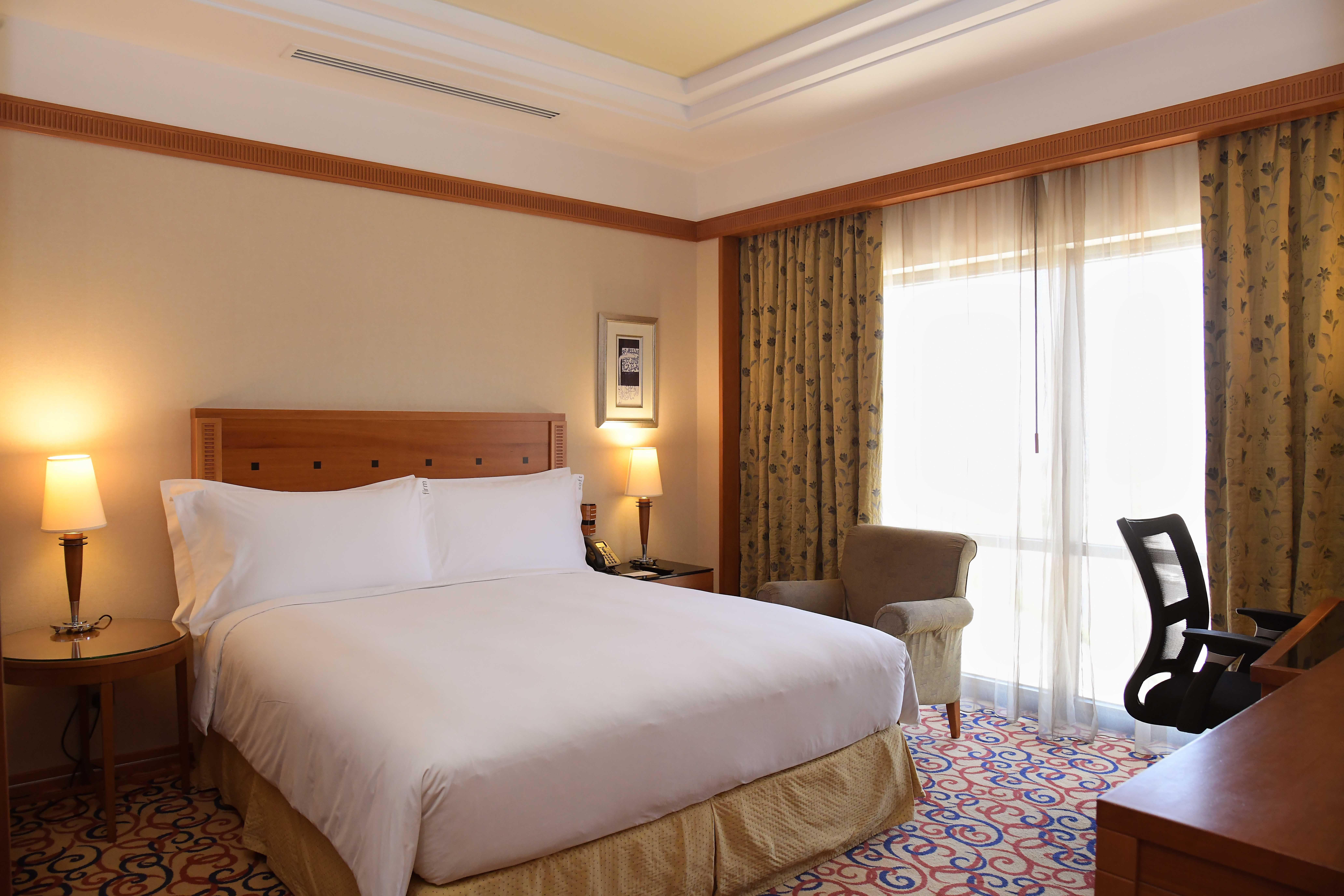 Holiday Inn - Suites Kuwait Salmiya By Ihg Kuwait City Eksteriør bilde