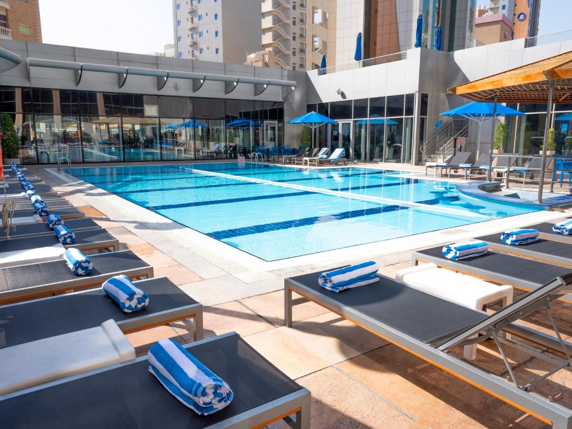 Holiday Inn - Suites Kuwait Salmiya By Ihg Kuwait City Eksteriør bilde