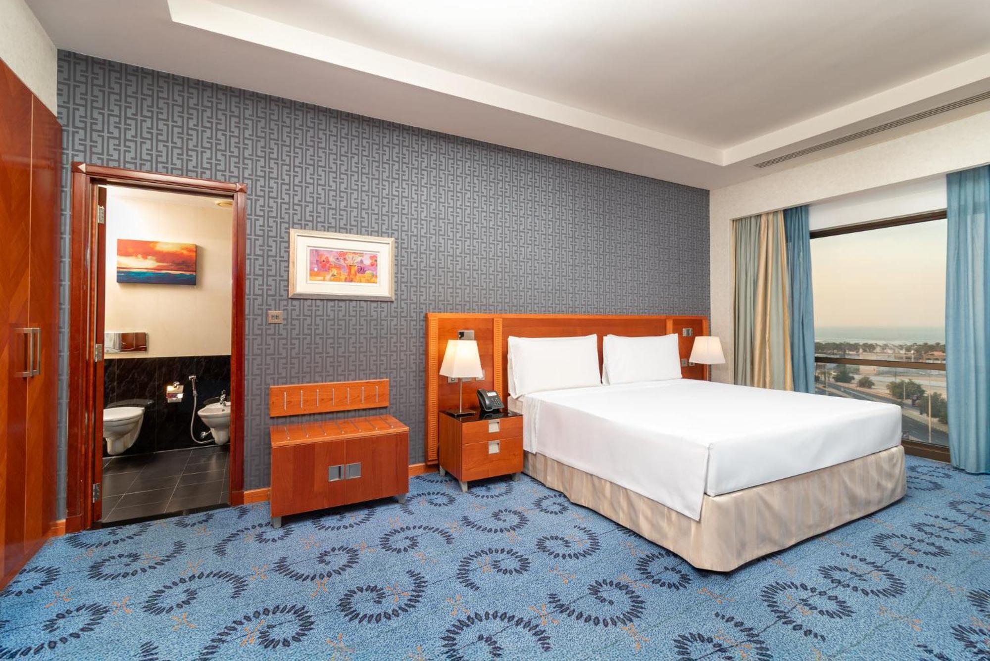 Holiday Inn - Suites Kuwait Salmiya By Ihg Kuwait City Eksteriør bilde