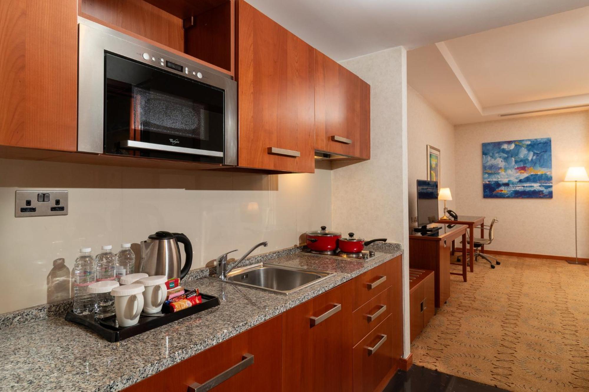 Holiday Inn - Suites Kuwait Salmiya By Ihg Kuwait City Eksteriør bilde