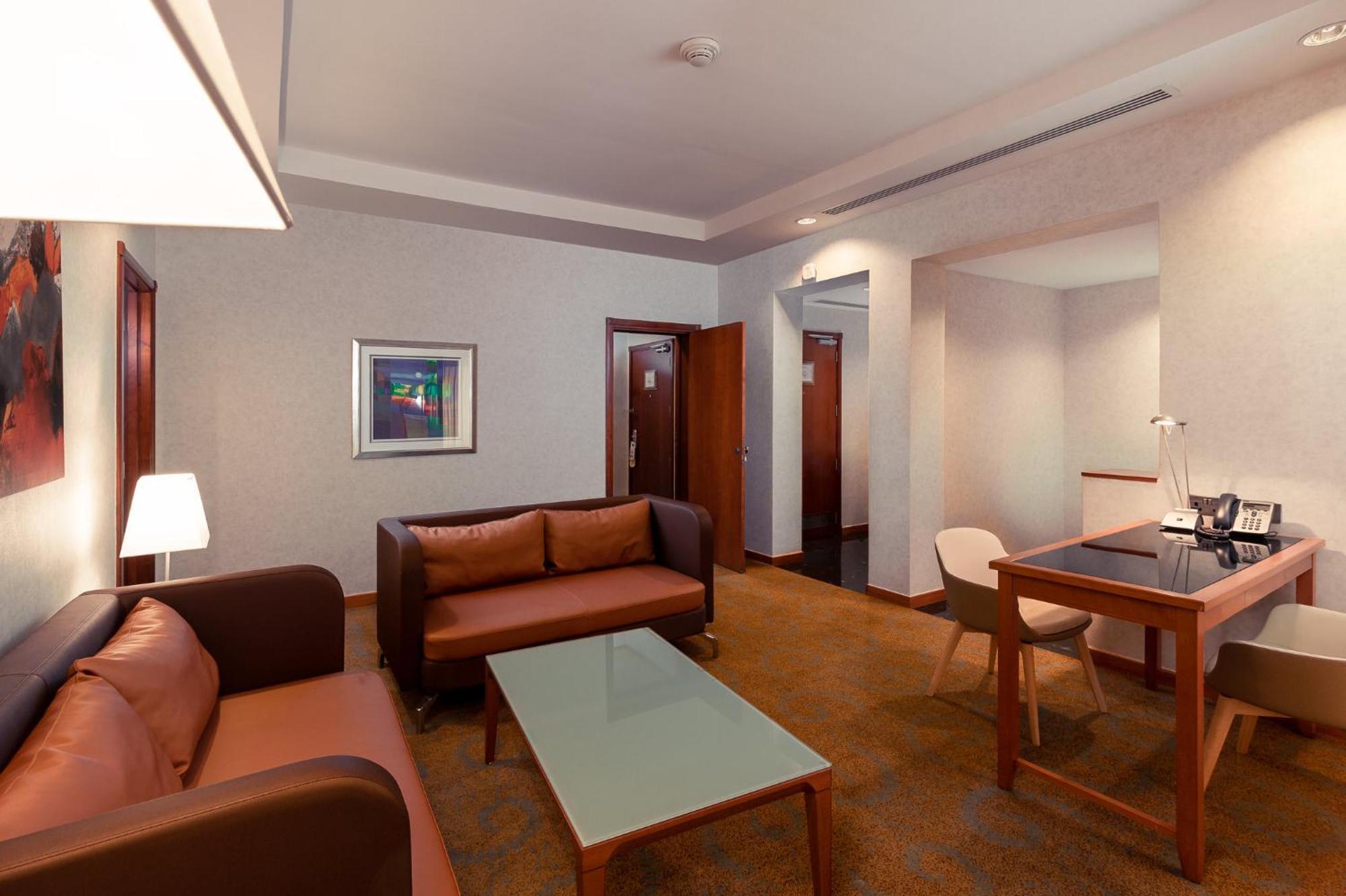 Holiday Inn - Suites Kuwait Salmiya By Ihg Kuwait City Eksteriør bilde