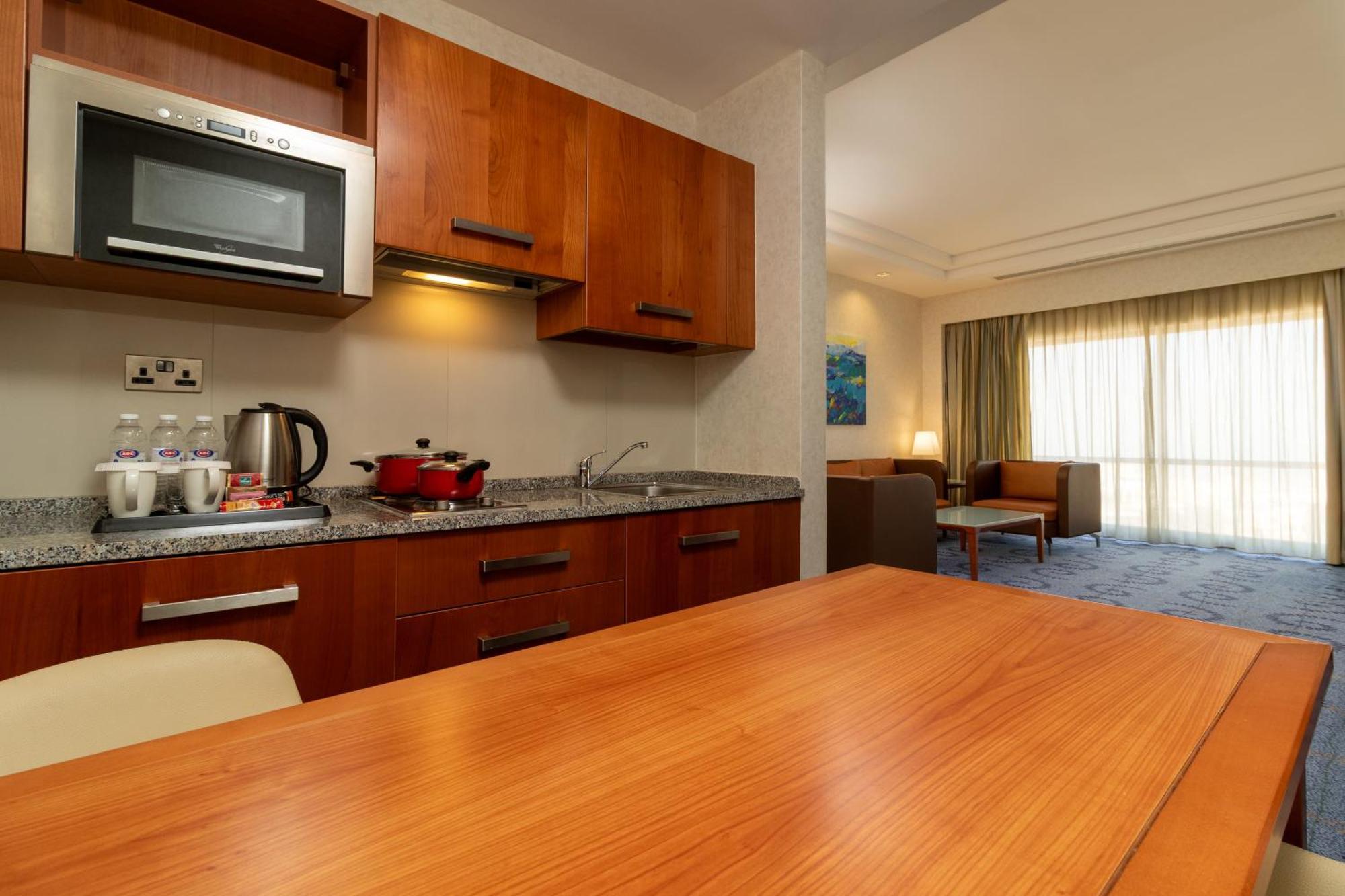 Holiday Inn - Suites Kuwait Salmiya By Ihg Kuwait City Eksteriør bilde